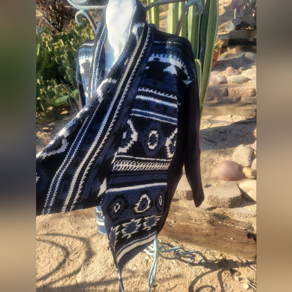 Western Soft Sweater Shrug Blanket Design - Picture 4 of 5